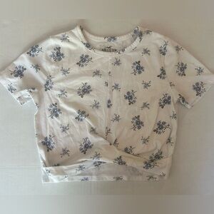 Hollister Floral White and Blue Baby Tee size Medium